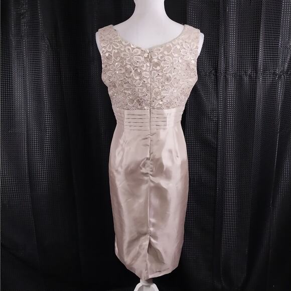 R & M RICHARDS PETITES! CHAMPAGNE BEIGE SATIN, LACE & RHINESTONE DRESS! SZ 10P - Picture 5 of 9